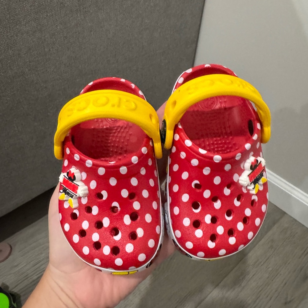 Baby/Toddler Crocs light up Minnie Mouse
